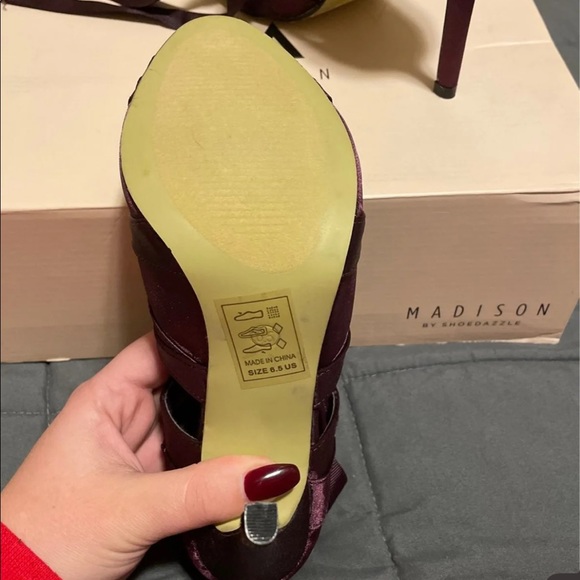 Purple lace up heels - Picture 5 of 6